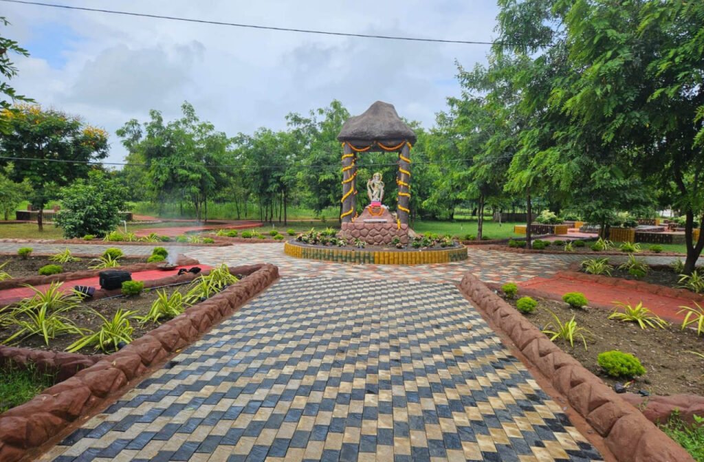 हरे -भरे वृक्षों के रूप में आकार ले रहे ‘कृष्ण कुंज‘, 169 नगरीय निकायों के 224 एकड़ रकबा में 60 हजार पौधे रोपित<br> 4 1694094987 843086e47d26ca5c90bf