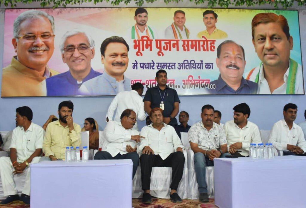 प्रदेश में सबसे अधिक सोलर हाई मास्ट लाइट लगाने वाला जिला कबीरधाम: केबिनेट मंत्री अकबर<br> 3 1694102286 f8f819241bf60a7a5041