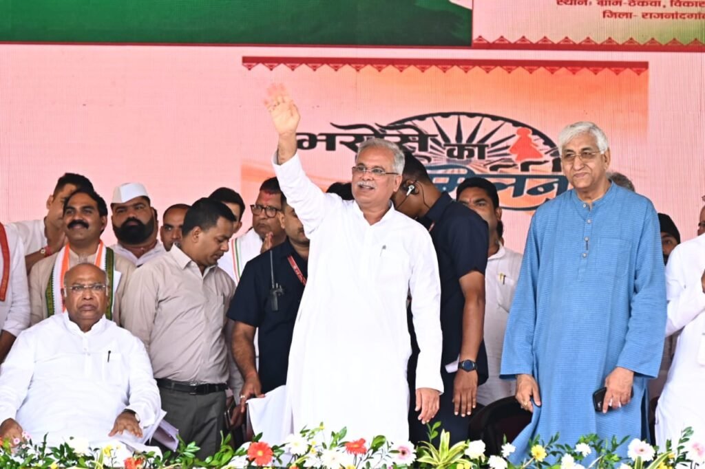 भरोसे का सम्मेलन : ग्राम ठेकवा में 355 करोड़ 23 लाख रूपए की लागत के कुल 1 हजार 867 विकास कार्यों का हुआ भूमिपूजन एवं लोकार्पण 2 1694161992 0cd9b865df897f751480 1