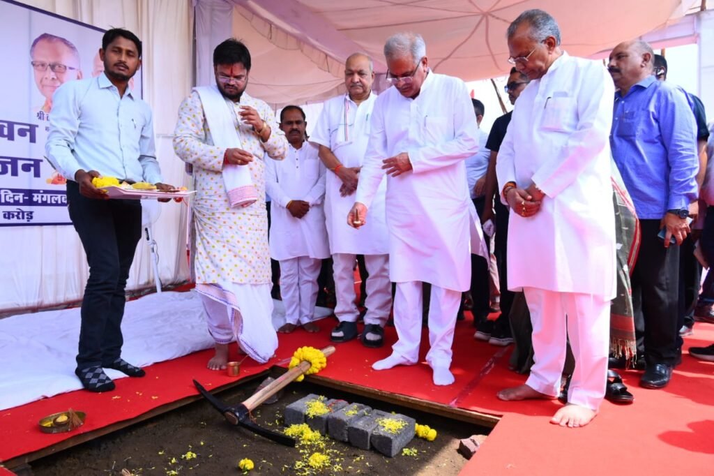 मुख्यमंत्री भूपेश बघेल ने नवा रायपुर में छत्तीसगढ़ कृषि भवन की रखी आधारशिला, सेक्टर 19 में 49 करोड़ 50 लाख की लागत से 3.14 एकड़ में बनेगा सर्वसुविधायुक्त कृषि भवन 4 1694506194 2a3b756088c729dcbf89