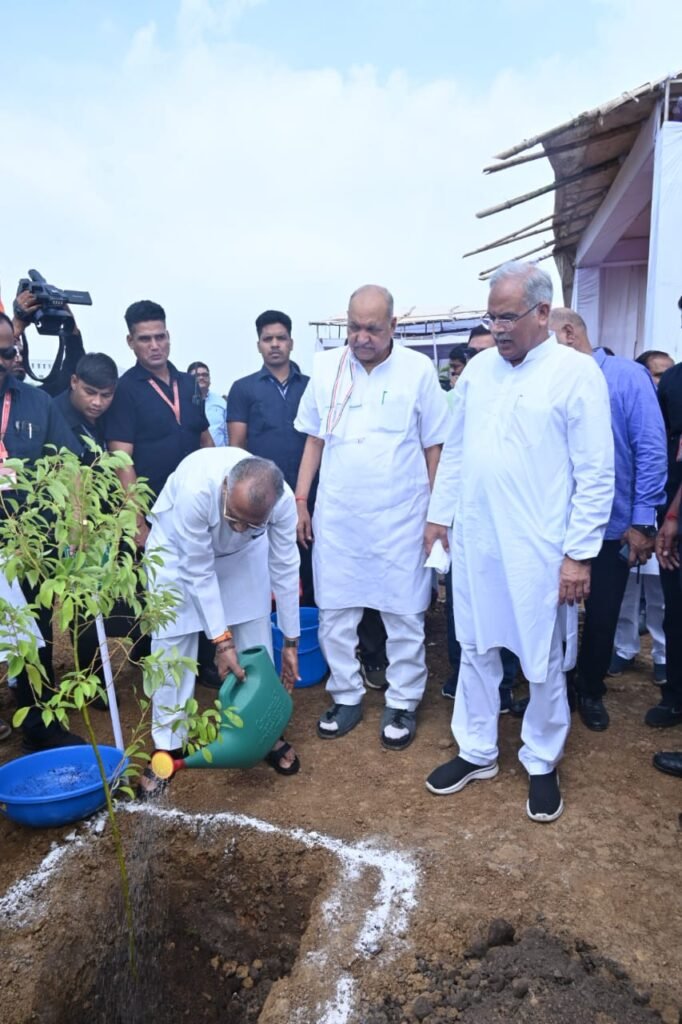 मुख्यमंत्री भूपेश बघेल ने नवा रायपुर में छत्तीसगढ़ कृषि भवन की रखी आधारशिला, सेक्टर 19 में 49 करोड़ 50 लाख की लागत से 3.14 एकड़ में बनेगा सर्वसुविधायुक्त कृषि भवन 3 1694509971 215efcef1e950b5b0bae