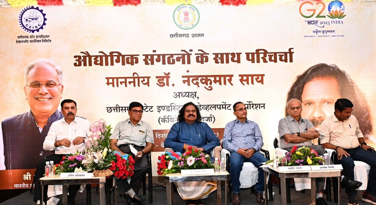 सीएसआईडीसी के अध्यक्ष डॉ. नंदकुमार साय की अध्यक्षता में हुई औद्योगिक संगठनों के प्रतिनिधियों की बैठक, औद्योगिक क्षेत्र में लगने वाले स्थानीय कर से मुक्त करने पर जताया आभार 1 1694786567 42c645a2487323128a53