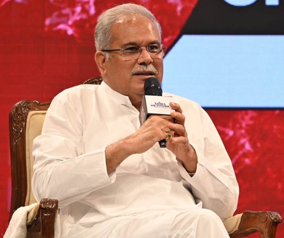 मुख्यमंत्री भूपेश बघेल आज रायपुर के एक निजी होटल में टाईम्स नेटवर्क द्वारा आयोजित कार्यक्रम ‘समिट छत्तीसगढ़-पाथ टू प्रोग्रेस‘ में शामिल हुए<br> 2 1695199436 8349bca5211aa6ff4aaa