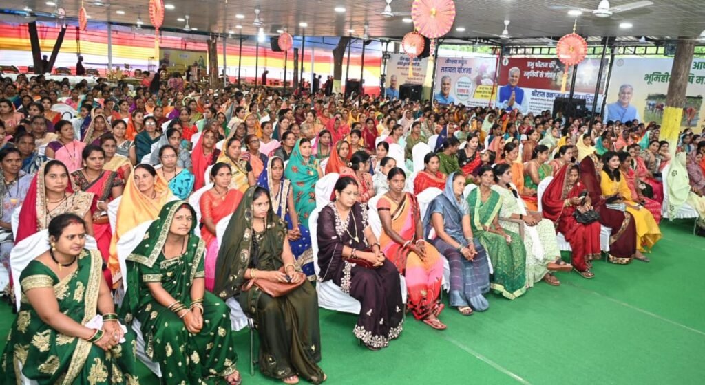 छत्तीसगढ़ में महिलाएं आर्थिक एवं सामाजिक रूप से हुई सशक्त - मुख्यमंत्री श्री बघेल<br> 3 1695383576 f8d4f7368020561658f7