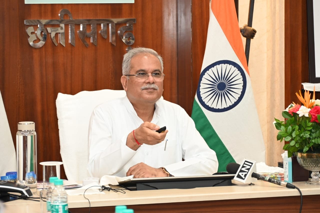 मुख्यमंत्री भूपेश बघेल ने राजधानी नई दिल्ली के द्वारका में नवनिर्मित “छत्तीसगढ़ निवास“ का किया वर्चुअल शुभारंभ<br> 1 1695801409 ec6927018fd9cbe35c4c
