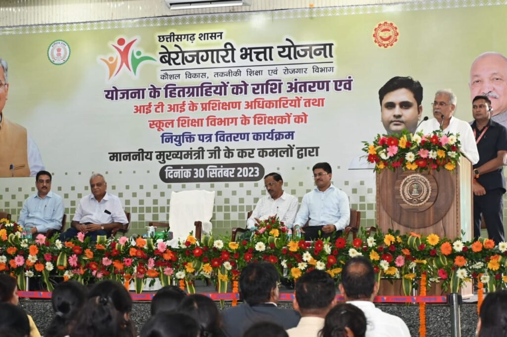 छत्तीसगढ़ सरकार का लक्ष्य, बेरोजगार साथियों को मिले रोजगार : मुख्यमंत्री भूपेश बघेल<br> 2 1696064422 c47dd39ae90921d9d100