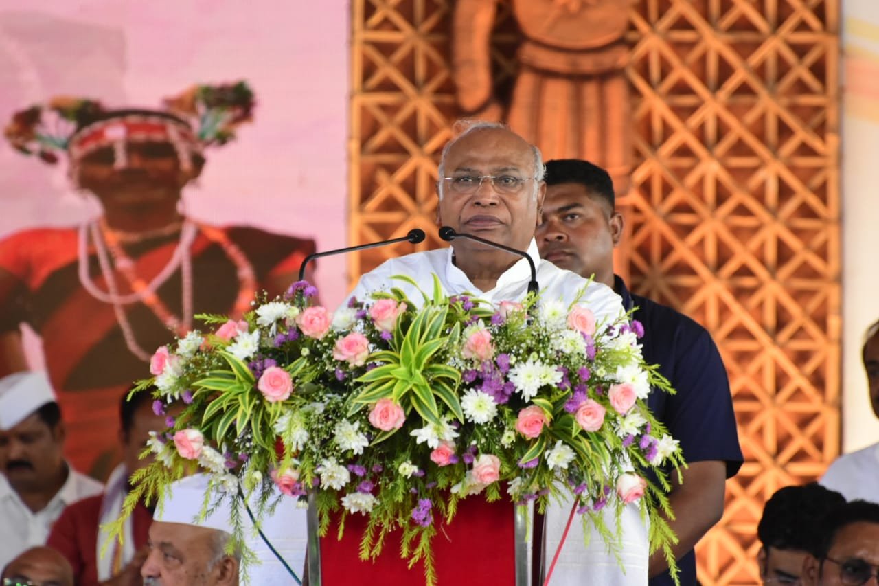 Congress president Mallikarjun Kharge accuses BJP of dividing INDIA, expresses concerns about democracy at Rajnandgaon public rally 1 IMG 20230908 WA0003