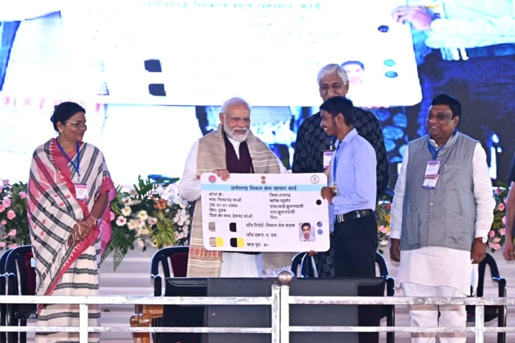 प्रधानमंत्री ने रायगढ़ के कोडातराई में रेल परिवहन और स्वास्थ्य क्षेत्र में 6400 करोड़ रुपए की विभिन्न परियोजनाओं का किया लोकार्पण शिलान्यास 6 IMG 20230914 WA0018