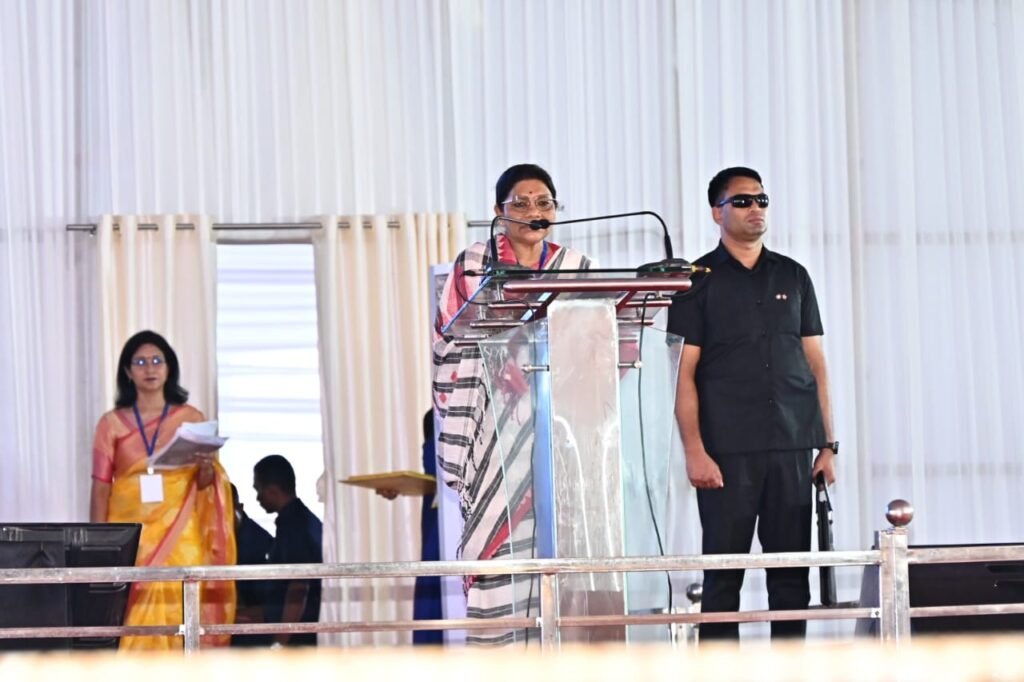 प्रधानमंत्री ने रायगढ़ के कोडातराई में रेल परिवहन और स्वास्थ्य क्षेत्र में 6400 करोड़ रुपए की विभिन्न परियोजनाओं का किया लोकार्पण शिलान्यास 8 IMG 20230914 WA0022