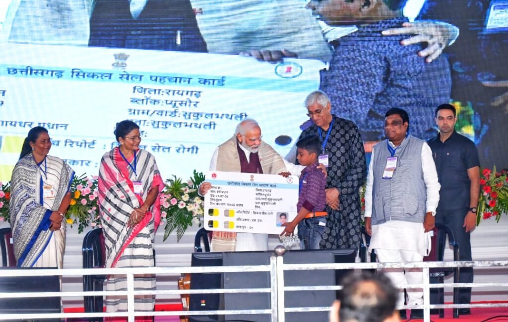 प्रधानमंत्री ने रायगढ़ के कोडातराई में रेल परिवहन और स्वास्थ्य क्षेत्र में 6400 करोड़ रुपए की विभिन्न परियोजनाओं का किया लोकार्पण शिलान्यास 2 IMG 20230914 WA0025