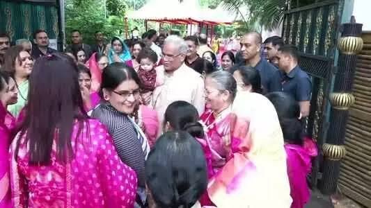 Live: देखिए सीएम हाउस में तीजा-पोरा तिहार की धूम,त्यौहार के रंग में रंगा मुख्यमंत्री निवास 1 images 2023 09 14T124844.110