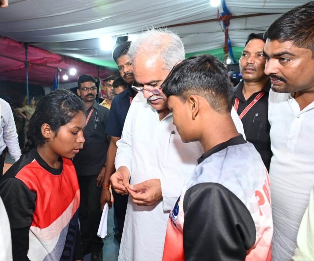 दुर्ग: मुख्यमंत्री ने राज्य स्तरीय कबड्डी प्रतियोगिता का किया शुभारंभ 2 1696263265 553f66858f6574505dcc