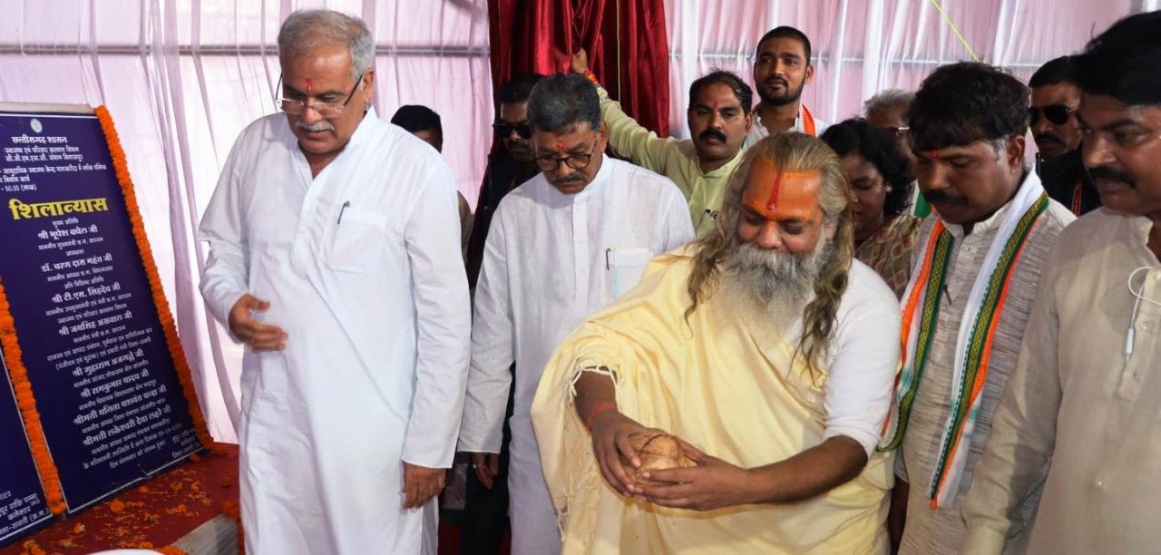 मुख्यमंत्री ने सक्ती जिले को 145 करोड़ रूपए से अधिक के विकास कार्यों की दी सौगात, डभरा में आयोजित लोकार्पण और भूमिपूजन कार्यक्रम में हुए शामिल 1 1696330508 11d101d878077fbe4d13