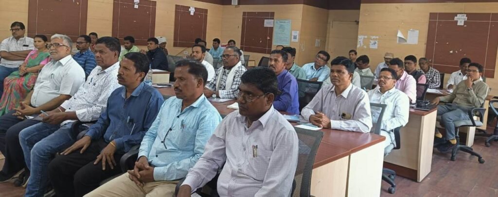 गोंडी भाषा की पाठ्यपुस्तक निर्माण के लिए दो दिवसीय कार्यशाला शुरू 2 1696438000 d8bd17ebc3048605300b