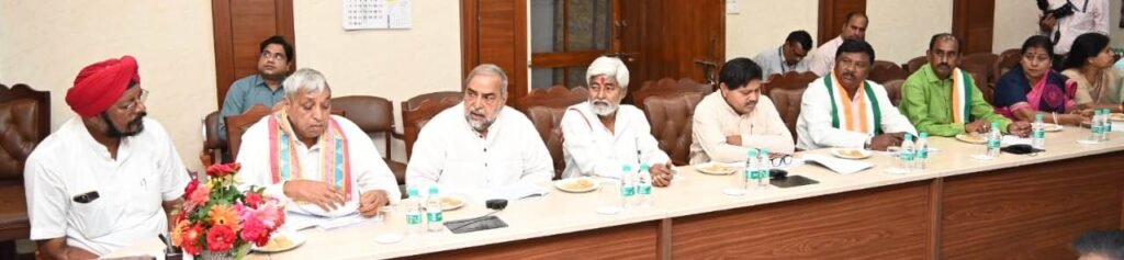 मुख्यमंत्री श्री बघेल ने कौशल्या माता विहार योजना अंतर्गत 832 एलआईजी बहुमंजिलीय भवनों का किया भूमिपूजन, पत्रकारों को योजना में मकान खरीदने पर 15 प्रतिशत की छूट 3 1696694794 f3ed5ea97035b100b14d 1