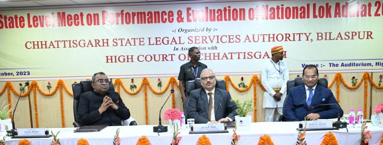 तीन राष्ट्रीय लोक अदालतों के माध्यम से निपटे 11 लाख 78 हजार से अधिक केस, 78 प्रतिशत केस सुलझाये गये<br> <br> 1 1697297197 0e6b0671ebaf5302409d