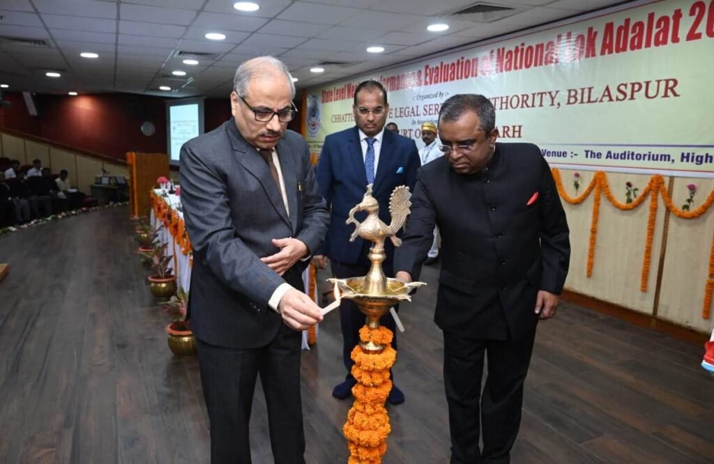 तीन राष्ट्रीय लोक अदालतों के माध्यम से निपटे 11 लाख 78 हजार से अधिक केस, 78 प्रतिशत केस सुलझाये गये<br> <br> 2 1697297210 d4e9b9d2f4ced344a80a