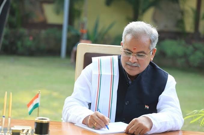 बिलासपुर से देश के प्रमुख शहरों में विमान सेवा आरंभ करने और रायपुर-जगदलपुर-हैदराबाद के लिए अलायंस एयर से अनुबंध की अवधि तीन साल बढ़ाने मुख्यमंत्री ने लिखा केंद्रीय विमानन मंत्री को पत्र<br> 1 images 16