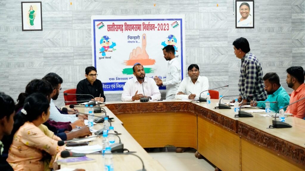 कलेक्टर ने नगर निगम की सफाई व्यवस्था की समीक्षा, विशेष सफाई अभियान 25 नवंबर से 01 दिसंबर तक 1 1098 01 1024x575 1