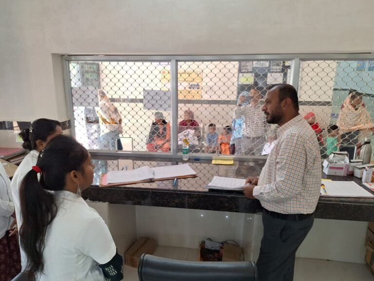 मिनी महारानी अस्पताल के रूप में तीनों शहरी प्राथमिक स्वास्थ्य केन्द्रों को करें विकसित-कलेक्टर विजय दयाराम के. 1 1109 c 768x576 1