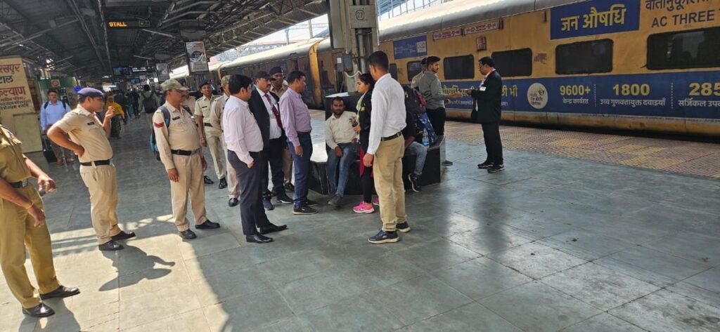 विशेष टिकट चेकिंग अभियान के दौरान रायपुर मंडल को 107320 रूपये का राजस्व प्राप्त 1 IMG 20231111 WA0011 1024x473 1