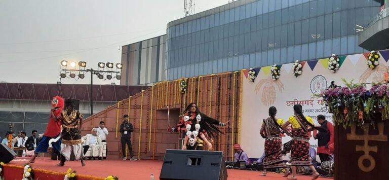 राज्य दिवस पर भारतीय अंतर्राष्ट्रीय व्यापार मेले में छत्तीसगढ़ की संस्कृति ने दर्शकों को मंत्रमुग्ध किया 1 IMG 20231123 WA0056 768x355 1