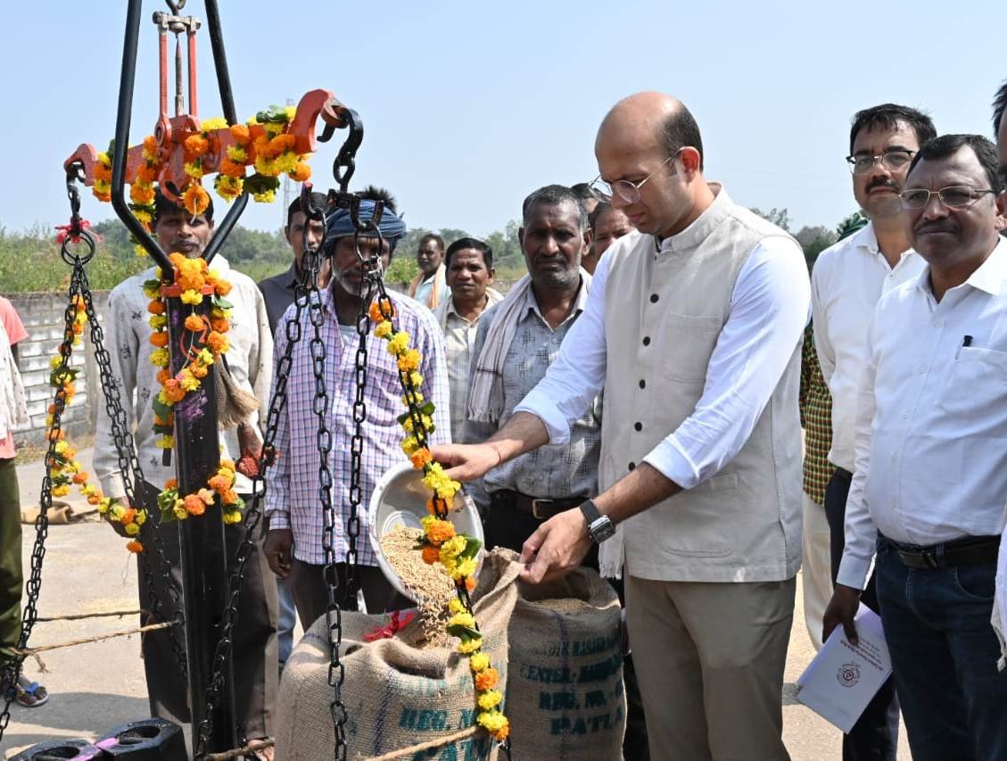 प्रदेश में 1 नवंबर से धान खरीदी शुरू: 125 लाख टन धान खरीदी का लक्ष्य, सरकार ने बैंको से लिया 22 हजार करोड़ का क्रेडिट लिमिट 1 WhatsApp Image 2023 11 01 at 6.03.25 PM 1