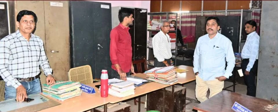 भिलाई: विधानसभा चुनाव खत्म के बावजूद नगर निगम मुख्यालय नहीं लौट रहे अधिकारी-कर्मचारी, 150 गैर हाजिर 1 image editor output image 938210547 1700534147063