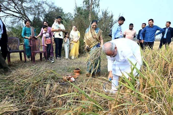 सीएम भूपेश ने मनाई ‘बढ़ौना’ रस्म: बोले- धानवान छत्तीसगढ़, इस बार अच्छी हुई धान की पैदावार, महतारी की कृपा सब पर बनी रहे 1 images 2023 11 26T084922.111