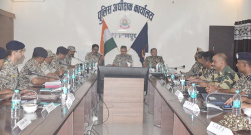 बेहतर रणनीति के साथ नक्सल अभियान संचालित करने हुई समीक्षा बैठक 1 17 7
