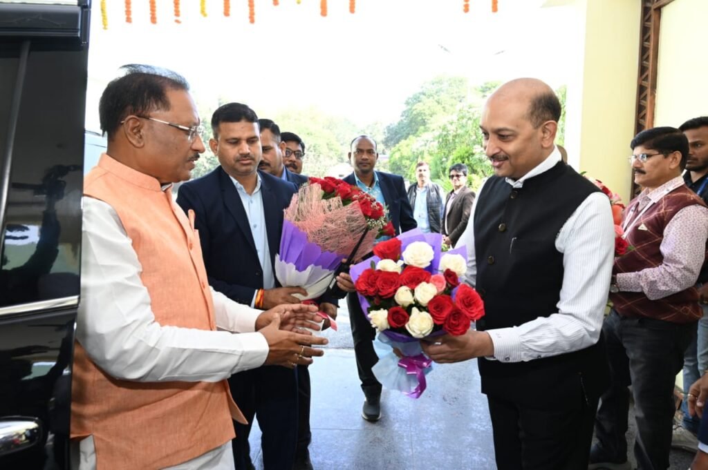 मुख्यमंत्री विष्णु देव साय छठवीं विधानसभा के पहले सत्र में शामिल होने विधानसभा पहुंचे<br> <br> 2 1702966002 637217d4329bf0854c3e