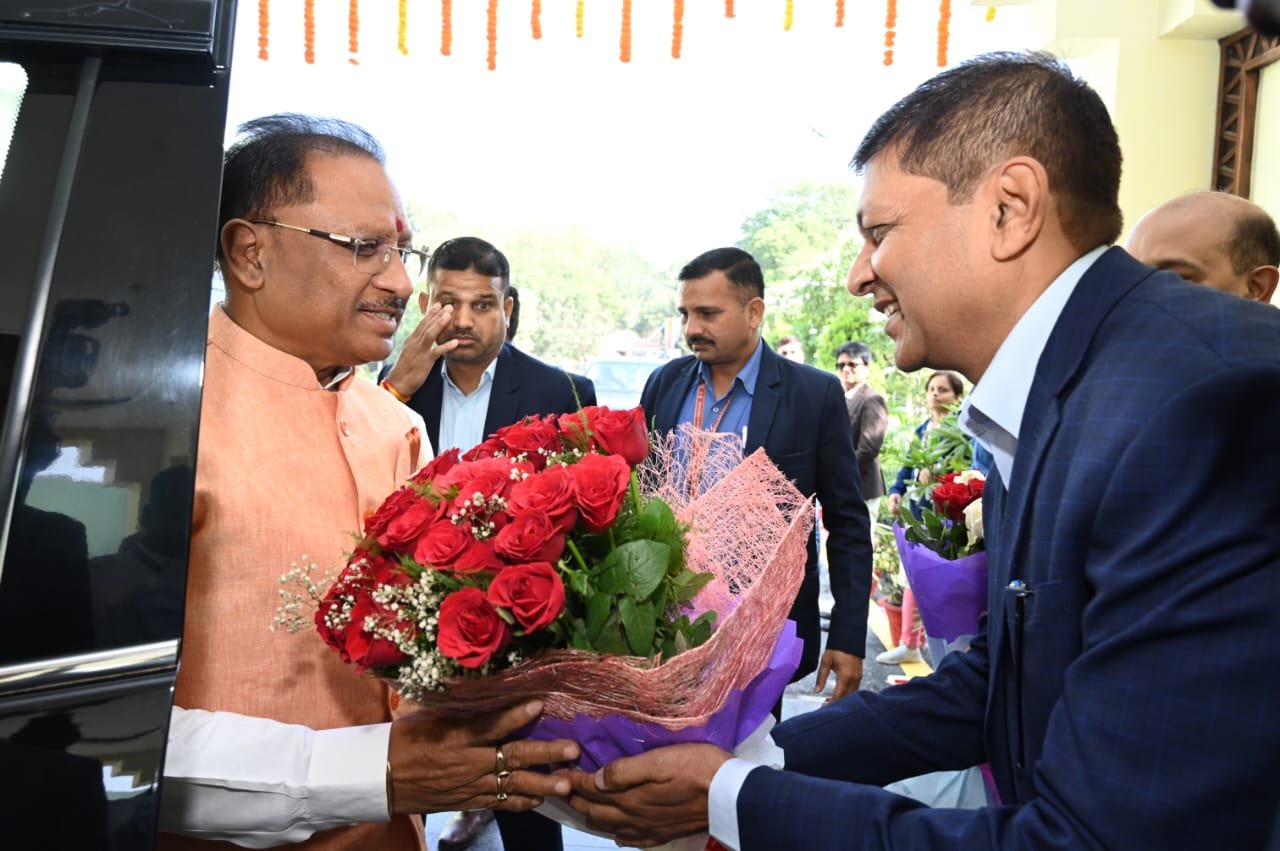 मुख्यमंत्री विष्णु देव साय छठवीं विधानसभा के पहले सत्र में शामिल होने विधानसभा पहुंचे<br> <br> 1 1702966022 3ed1f91f02f38f613a29