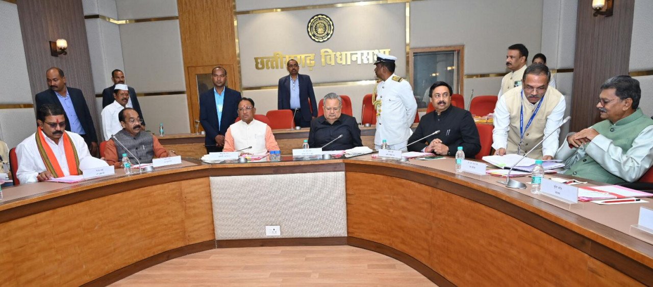 विधानसभा अध्यक्ष डॉ रमन सिंह की अध्यक्षता में आज यहां विधानसभा के समिति कक्ष में कार्य मंत्रणा समिति की बैठक आयोजित की गई 1 1703053148 1787e94692e45e3a0a44