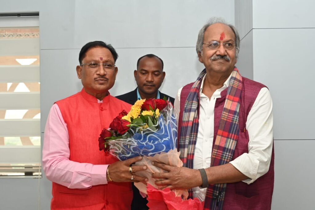 मुख्यमंत्री विष्णु देव साय से आज यहां मंत्रालय महानदी भवन स्थित उनके कार्यालय में मंत्रिमंडल के नवनियुक्त सदस्यों ने मुलाकात की 3 1703239575 410aa0b1b918365586cf