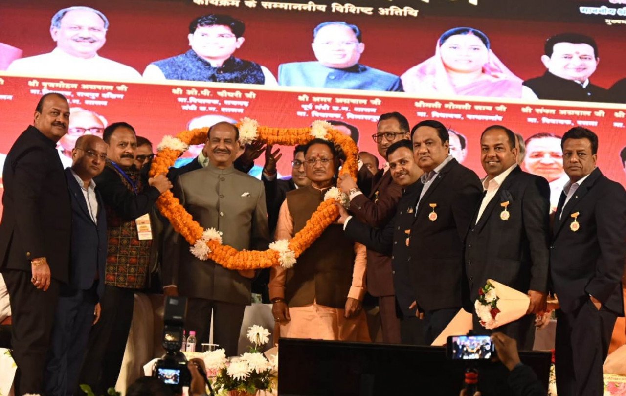 1703694697 0823a6a5a6a6ecc1d534