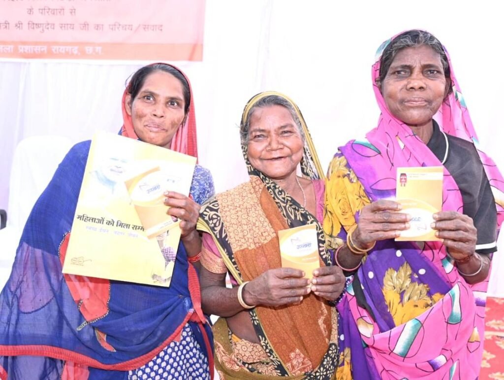 मुख्यमंत्री के हाथों 60 साल की नान्हीबाई को मिला उज्जवला गैस कनेक्शन: मुस्कुराते हुए बोली लकड़ी लाने अब नहीं जाना पड़ेगा जंगल 2 1703861848 c748c66a46f9866f42d5