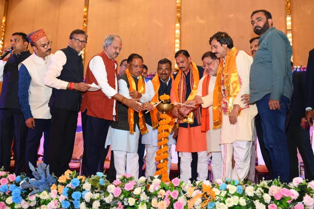 किसान और राइस मिलर्स हमारी अर्थव्यवस्था के दो पहिए : मुख्यमंत्री विष्णु देव साय<br> 3 1703930546 bbc47ef30e8b941f4034