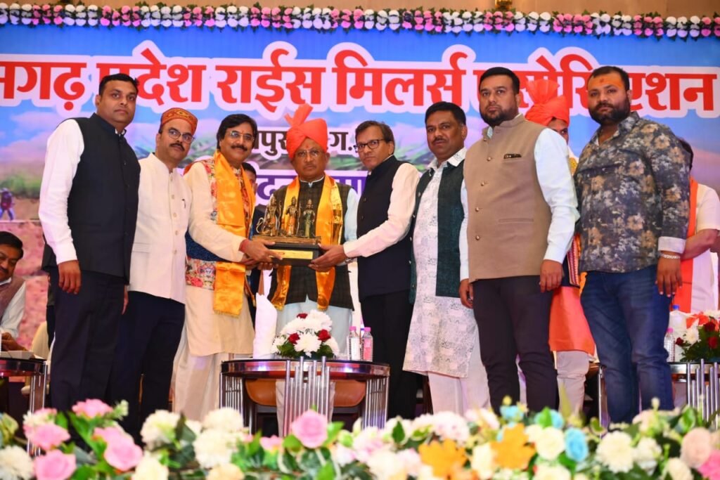 किसान और राइस मिलर्स हमारी अर्थव्यवस्था के दो पहिए : मुख्यमंत्री विष्णु देव साय<br> 4 1703930561 a9fc1dcc8605200be711