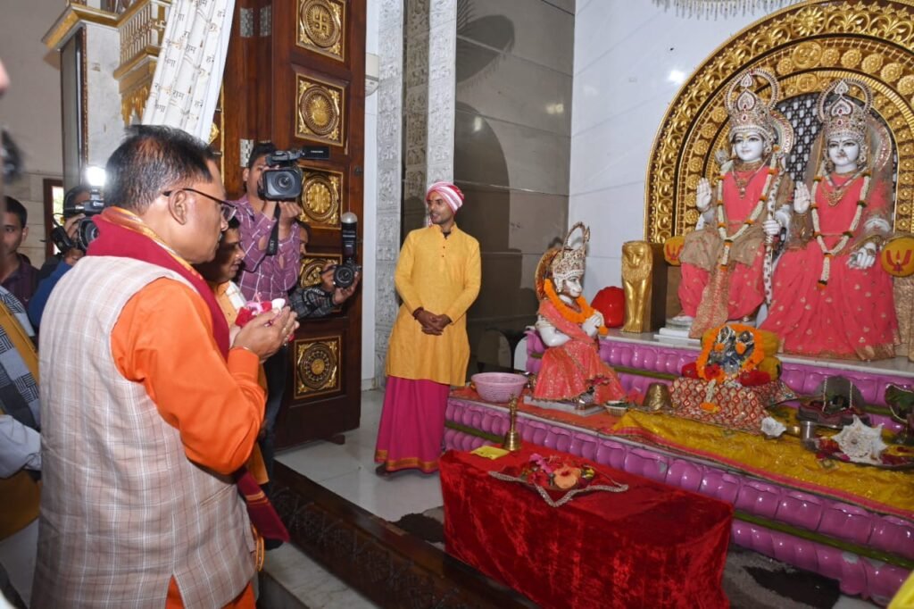 छत्तीसगढ़ प्रदेश के नवनियुक्त मुख्यमंत्री विष्णुदेव साय आज वीआईपी रोड स्थित भगवान श्रीराम के मंदिर पहुंचे 1 IMG 20231211 WA0028 1024x682 1