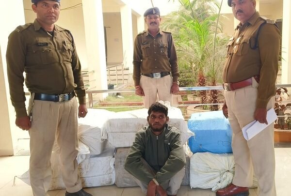 रायपुर: एंबुलेंस से गांजे की तस्करी; 364 गांजा जप्त, चालक गिरफ्तार 1 Raipur Police 600x405 1