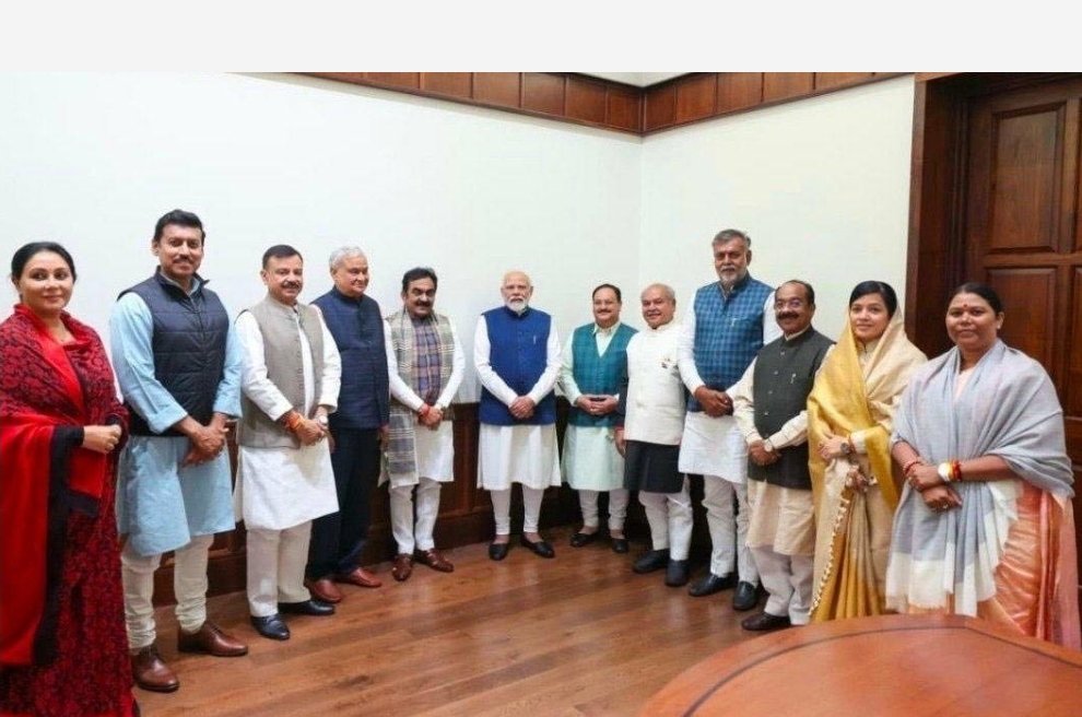 पीएम मोदी से मिले अरुण साव व गोमती साय 1 image editor output image 49783675 1701917749488