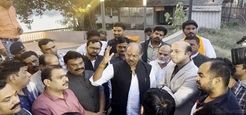 विधायक बृजमोहन अग्रवाल ने कलेक्टर को बूढ़ा तालाब से दानी स्कूल जाने वाली सड़क 15 दिन में रास्ता चालू करने के लिए निर्देश 1 image editor output image809569580 1702796291838