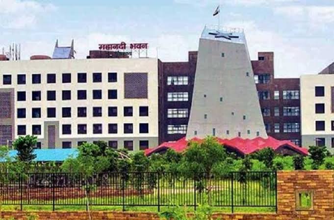 प्रमुख सचिव की धर्मपत्नी रेखा शुक्ला ने भी दिया इस्तीफा 1 images 2023 12 04T072223.074 2