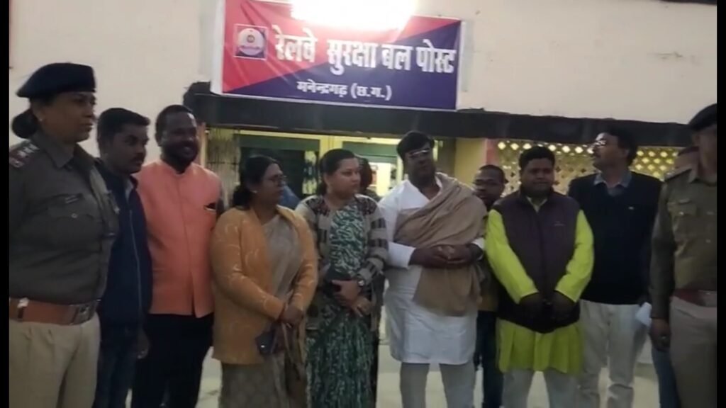 रेल रोको आंदोलन में शामिल पूर्व कांग्रेस विधायक विनय जायसवाल, सपत्नीक गिरफ्तार 1 vinay jayaswal kanchan1 1024x576 1