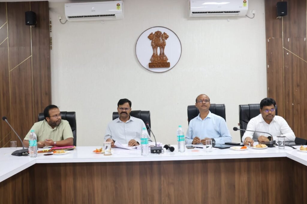 कलेक्टर ने ली साप्ताहिक समय सीमा की बैठक 1 1024x682 1