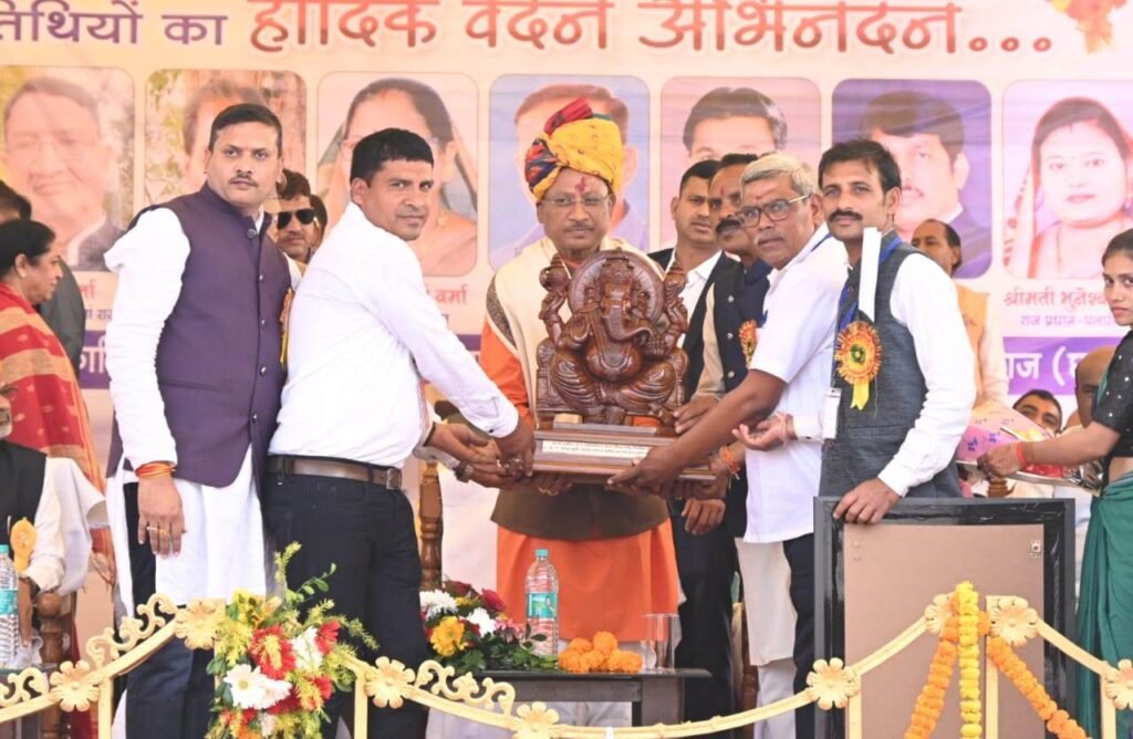 आम जनता से किए हर वायदे पूरे करेंगे: मुख्यमंत्री विष्णु देव साय 2 1704039569 1c4309f4778b60d34b0e