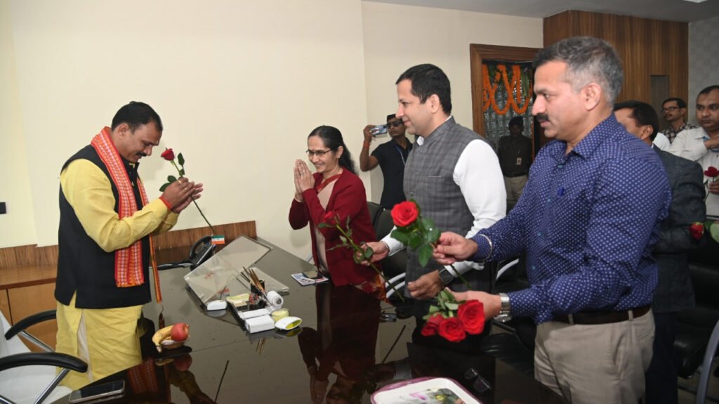 नव वर्ष के पहले दिन स्वास्थ्य एवं परिवार कल्याण मंत्री जायसवाल ने ग्रहण किया कार्यभार 2 1704093497 9e883bdf4243fc036b9c 1
