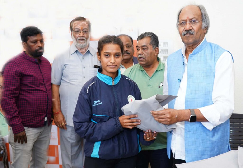 रायपुर : अखिल भारतीय महिला फुटबॉल चैंपियनशिप में भाग लेगी रायपुर की टीम<br> 2 1704983250 aa6fdc8a54c6acfe7608 1