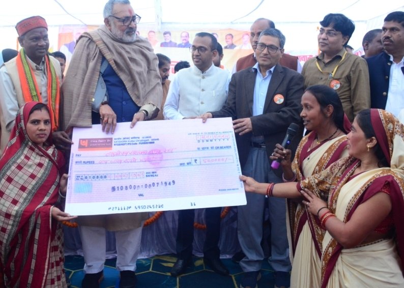 समाज के अंतिम व्यक्ति तक पहुंच रहा योजनाओं का लाभ: केंद्रीय मंत्री श्री गिरिराज 1 1705246412 ab1f3454bad55e979e6f