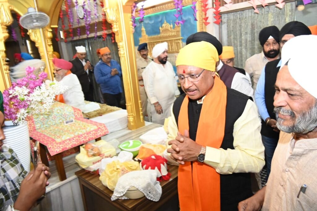 मुख्यमंत्री श्री साय सिखों के दशम गुरु गुरु गोविंद सिंह जी की जयंती समारोह में हुए शामिल, प्रदेशवासियों को प्रकाश पर्व की दी शुभकामनाएँ 3 1705479477 dc2288c295bd4df77cf0